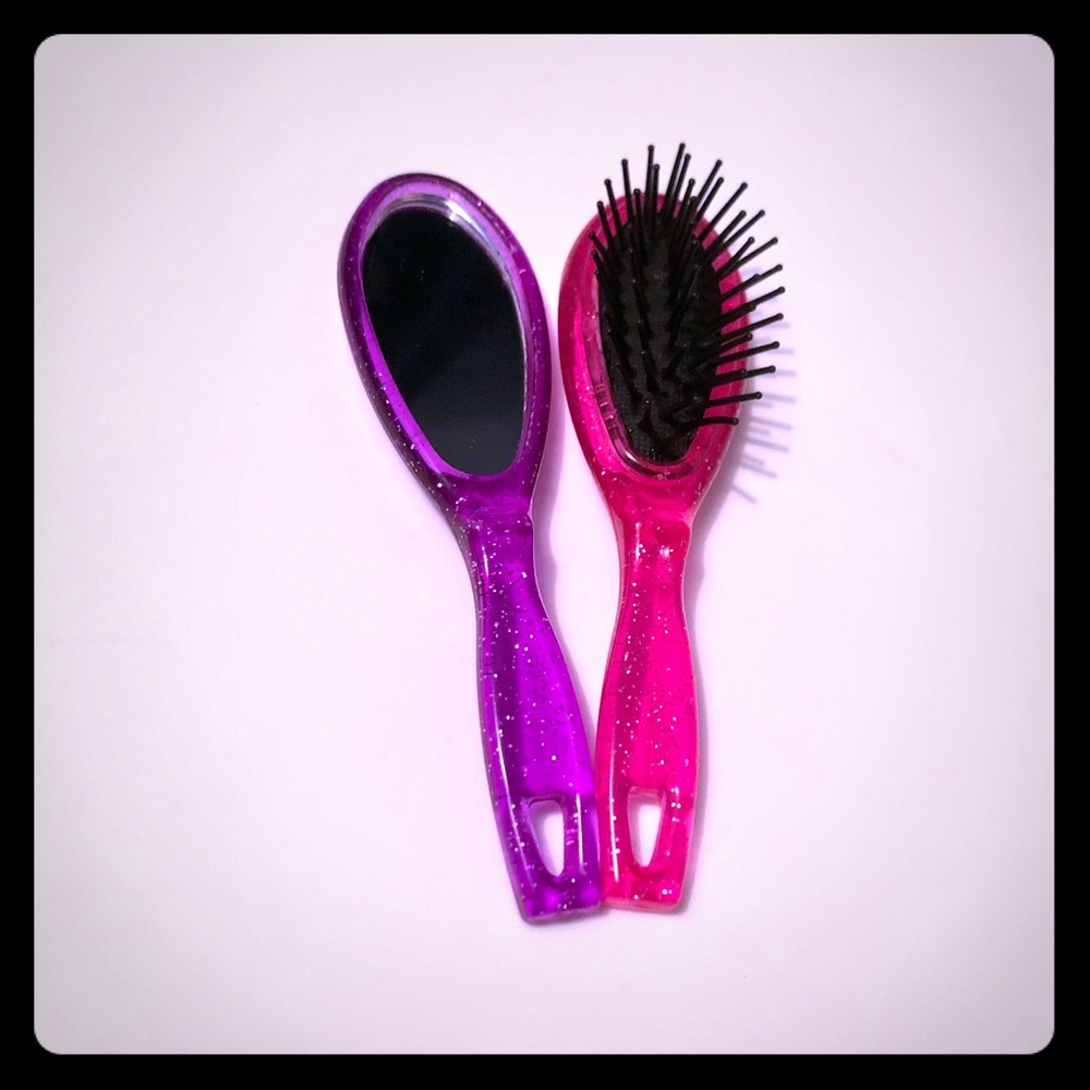 ✨ Mini sparkly hand mirror and paddle brush set